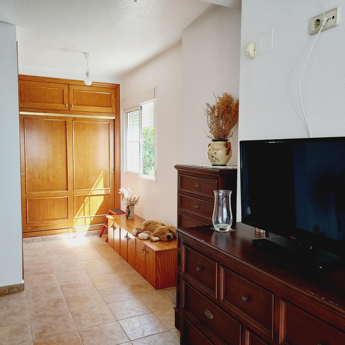 Imagen 27 Casa Aislada en venta en Torrevieja / Frente al Lago Rosa y cerca del centro Habaneras.