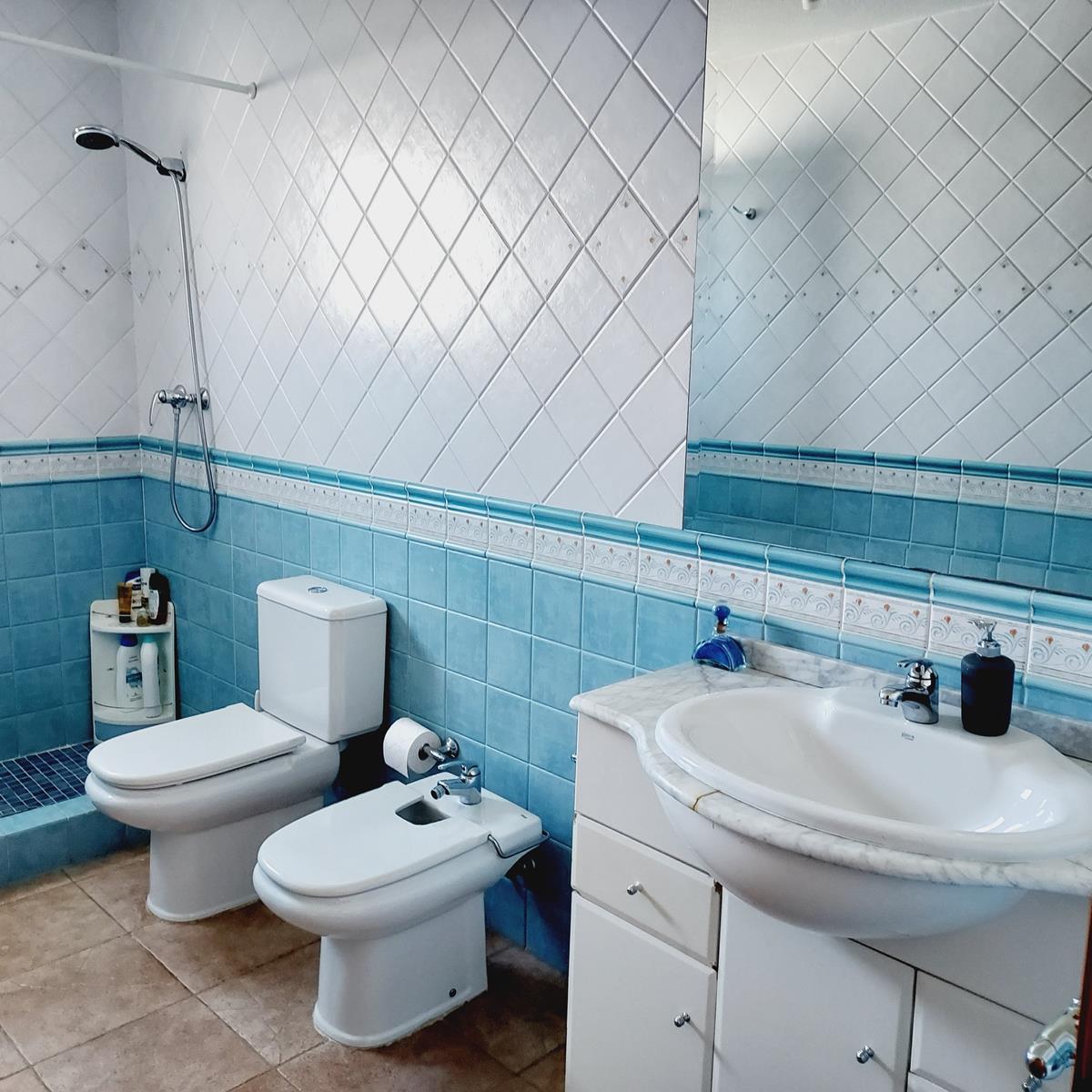 Imagen 23 Casa Aislada en venta en Torrevieja / Frente al Lago Rosa y cerca del centro Habaneras.