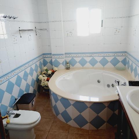 Imagen 28 Inmueble 286388 - Casa Aislada en venta en Torrevieja / Frente al Lago Rosa y cerca del centro Habaneras.