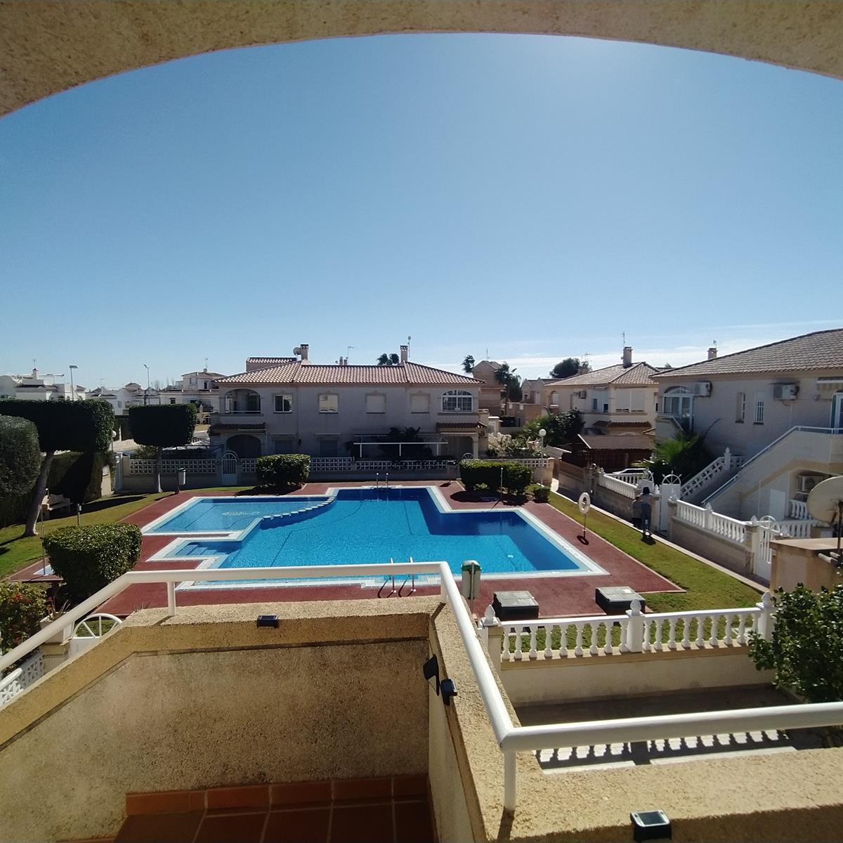 Imagen 4 Casa Adosada en venta en Torrevieja / A 5 minutos de la Playa de la Mata.