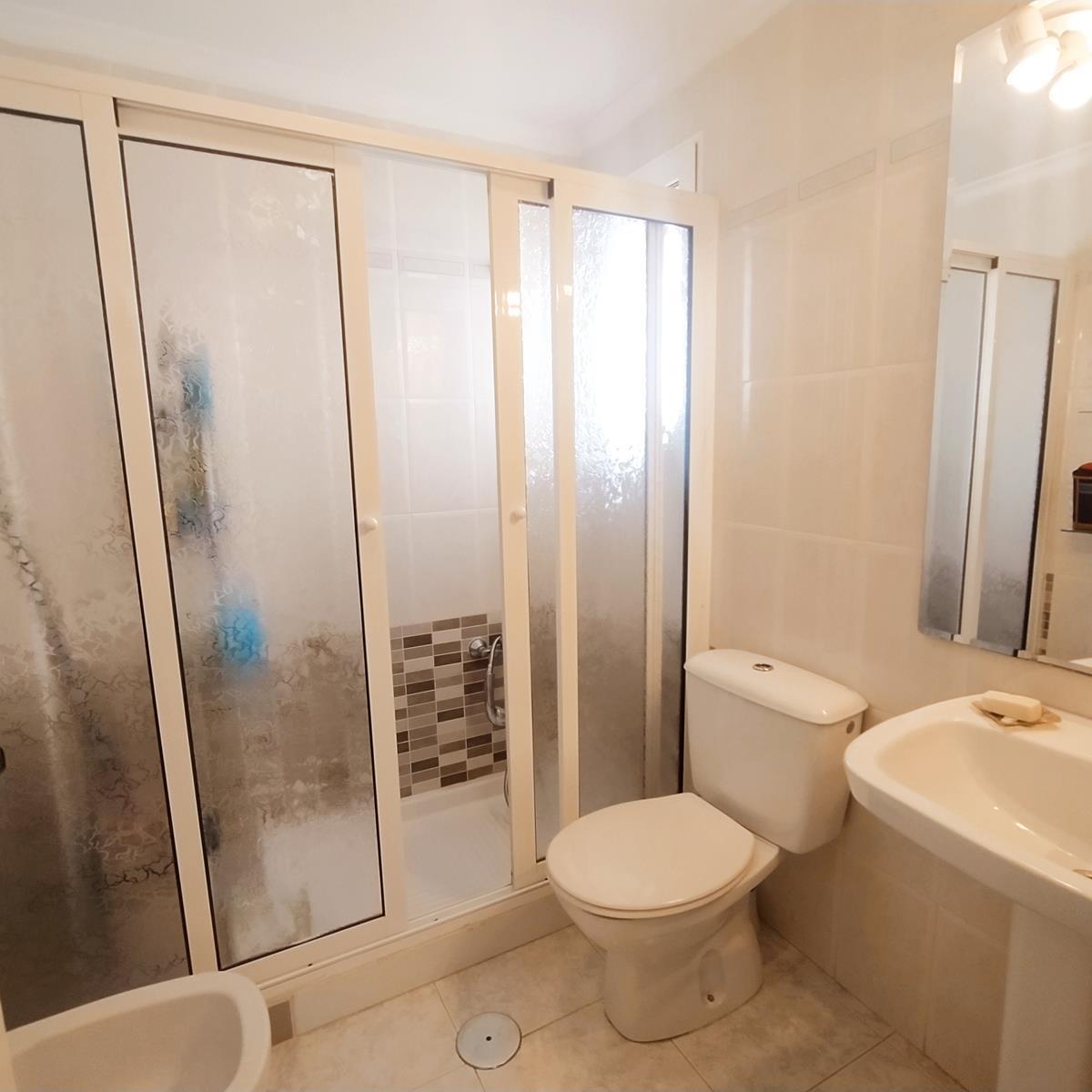 Imagen 24 Casa Adosada en venta en Torrevieja / A 5 minutos de la Playa de la Mata.