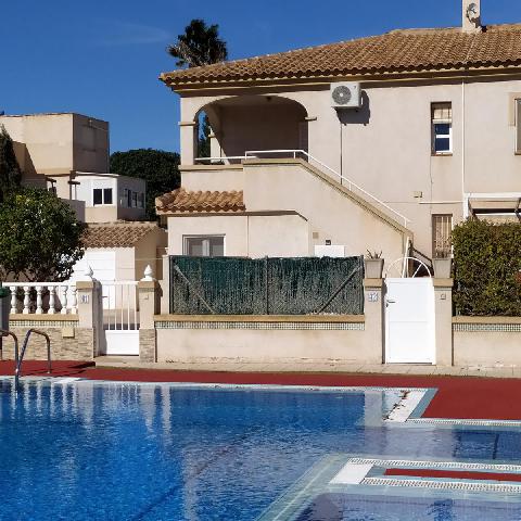 Imagen 1 Inmueble 286405 - Casa Adosada en venta en Torrevieja / A 5 minutos de la Playa de la Mata.