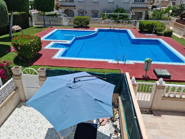 Imagen 2 Inmueble 286405 - Casa Adosada en venta en Torrevieja / A 5 minutos de la Playa de la Mata.