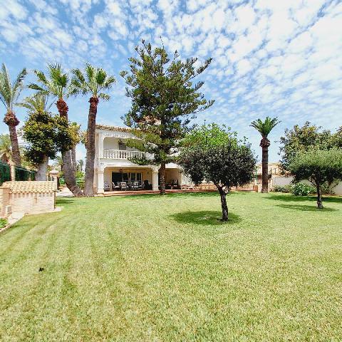 Imagen 3 Inmueble 286407 - Casa Aislada en venta en Orihuela / En cabo Roig-Orihuela, Junto al puerto deportivo.