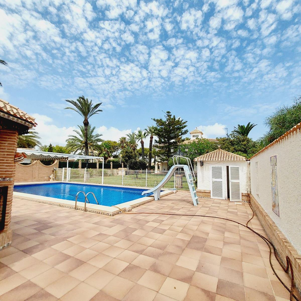Imagen 81 Casa Aislada en venta en Orihuela / En cabo Roig-Orihuela, Junto al puerto deportivo.