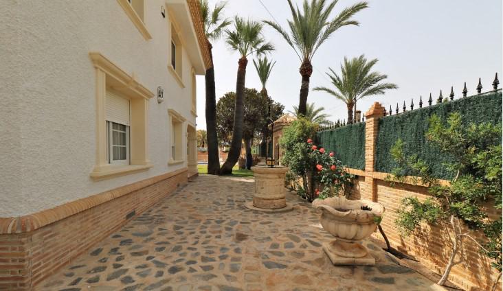 Imagen 90 Casa Aislada en venta en Orihuela / En cabo Roig-Orihuela, Junto al puerto deportivo.