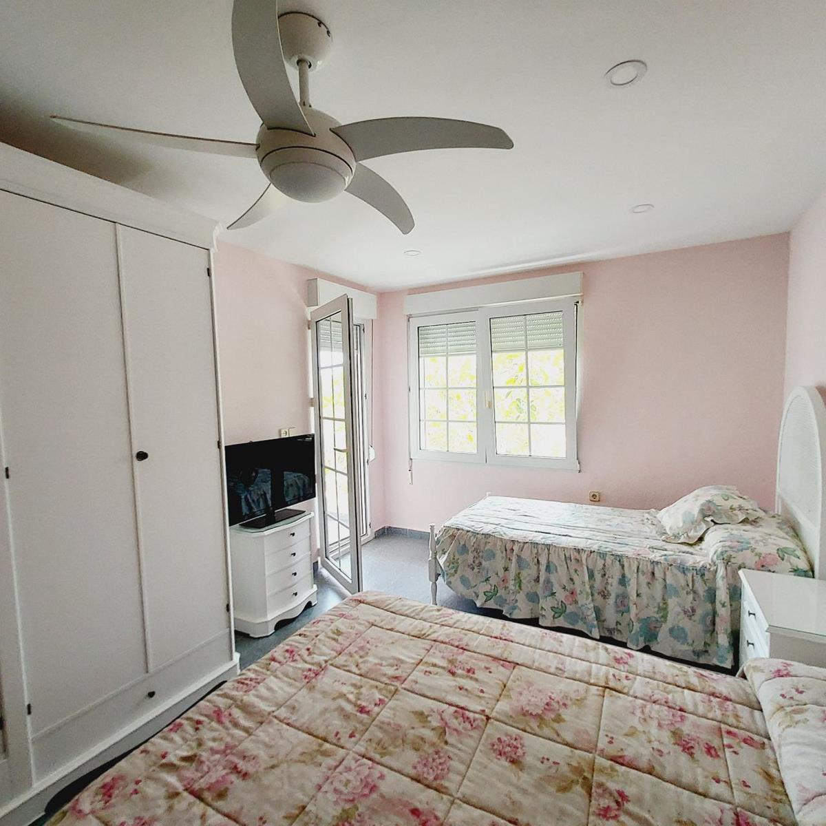 Imagen 74 Casa Aislada en venta en Orihuela / En cabo Roig-Orihuela, Junto al puerto deportivo.