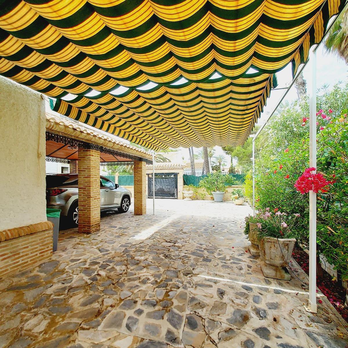 Imagen 91 Casa Aislada en venta en Orihuela / En cabo Roig-Orihuela, Junto al puerto deportivo.