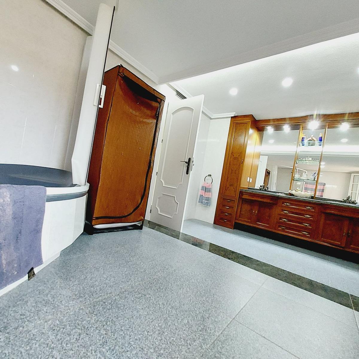 Imagen 70 Casa Aislada en venta en Orihuela / En cabo Roig-Orihuela, Junto al puerto deportivo.