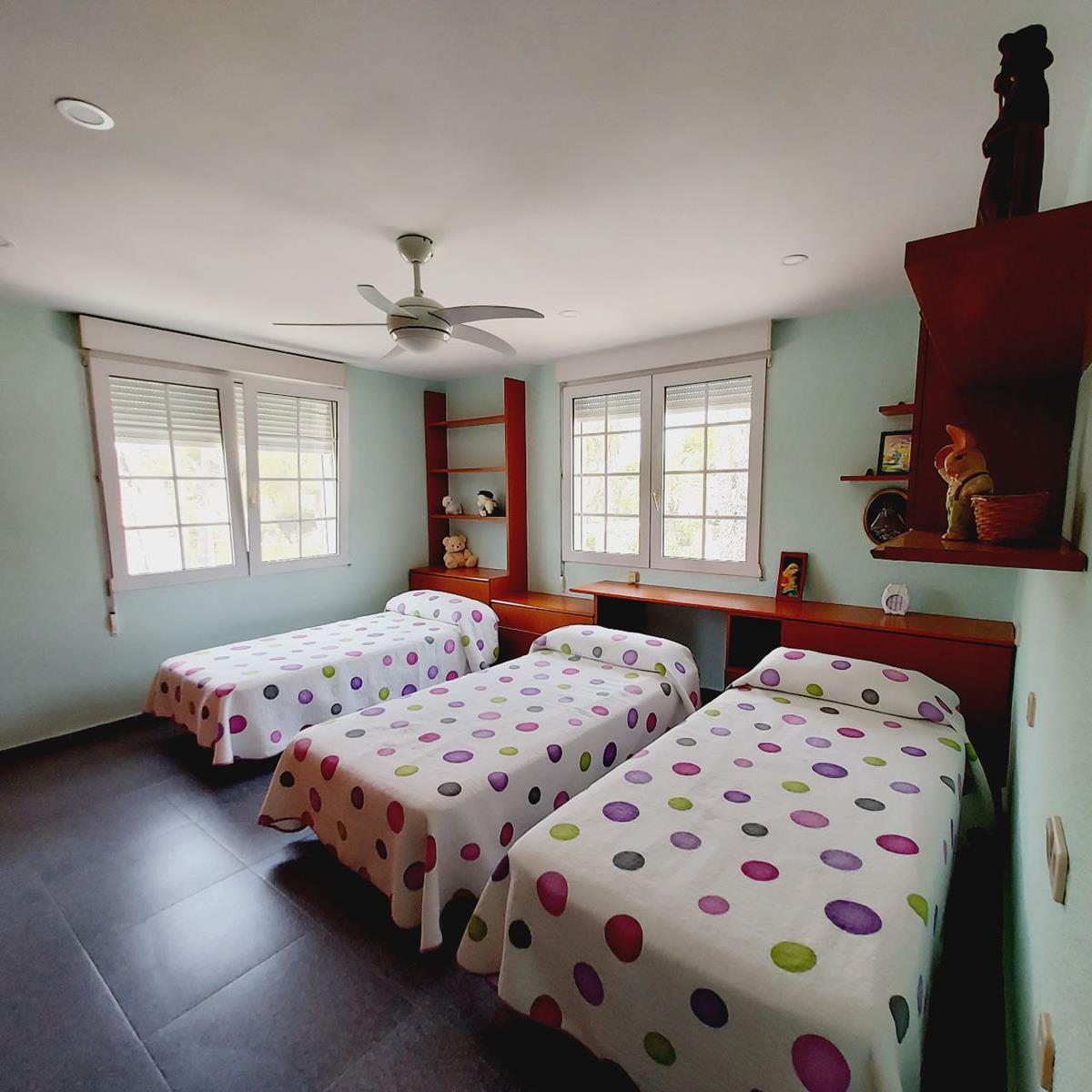 Imagen 47 Casa Aislada en venta en Orihuela / En cabo Roig-Orihuela, Junto al puerto deportivo.