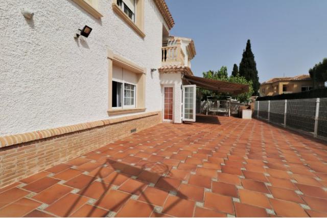 Imagen 15 Inmueble 286407 - Casa Aislada en venta en Orihuela / En cabo Roig-Orihuela, Junto al puerto deportivo.