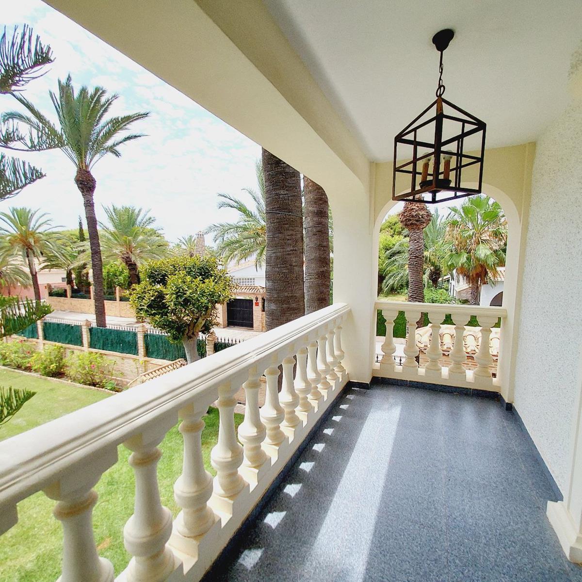 Imagen 82 Casa Aislada en venta en Orihuela / En cabo Roig-Orihuela, Junto al puerto deportivo.