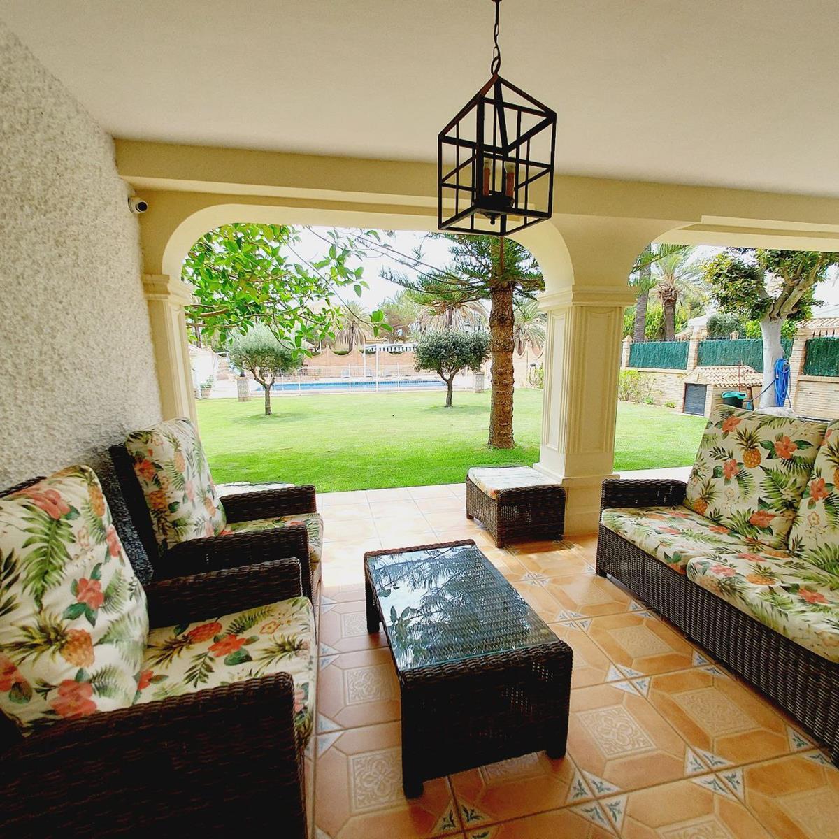 Imagen 7 Casa Aislada en venta en Orihuela / En cabo Roig-Orihuela, Junto al puerto deportivo.