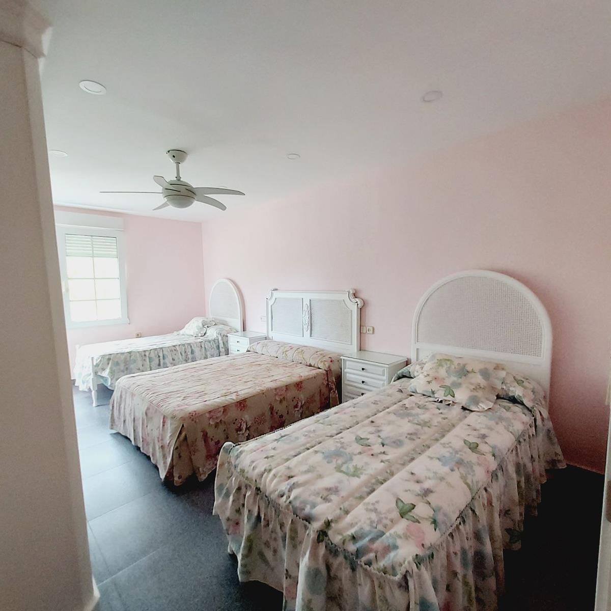 Imagen 73 Casa Aislada en venta en Orihuela / En cabo Roig-Orihuela, Junto al puerto deportivo.