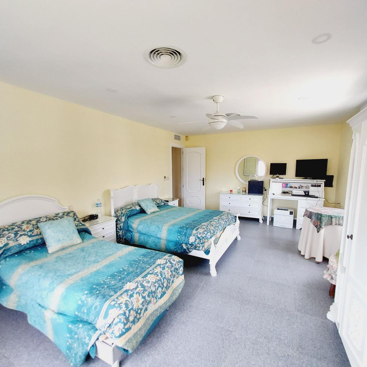 Imagen 61 Casa Aislada en venta en Orihuela / En cabo Roig-Orihuela, Junto al puerto deportivo.