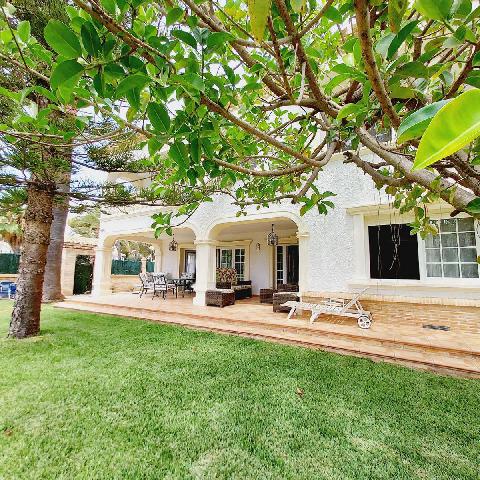 Imagen 4 Inmueble 286407 - Casa Aislada en venta en Orihuela / En cabo Roig-Orihuela, Junto al puerto deportivo.