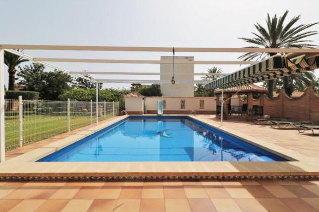 Imagen 2 Casa Aislada en venta en Orihuela / En cabo Roig-Orihuela, Junto al puerto deportivo.