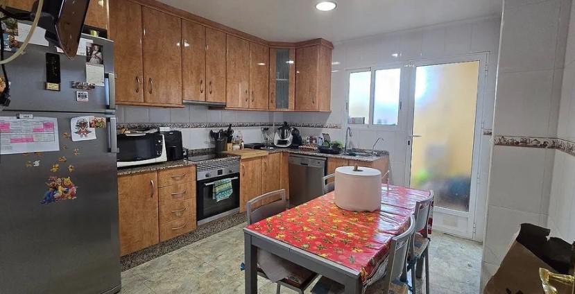 Imagen 12 Casa Pareada en venta en Cox / Cerca del Ayuntamiento, en la parte alta.